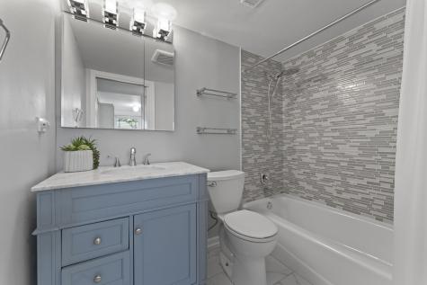 309 Plymouth Lane NW Bloomingdale IL 60108