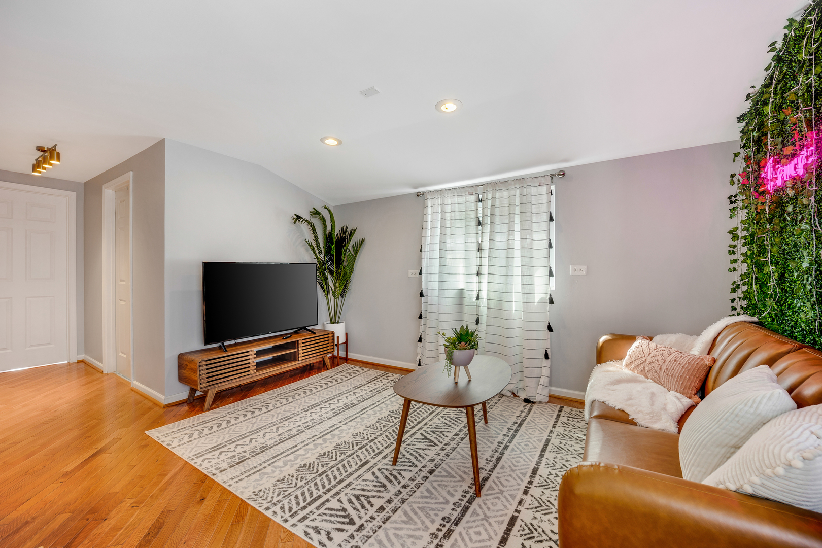 2920 North Gresham Avenue Chicago IL 60618
