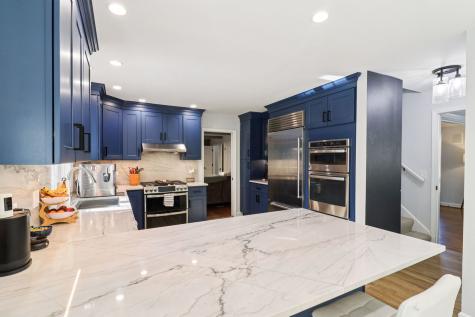 1443 Woodhill Drive Northbrook IL 60062