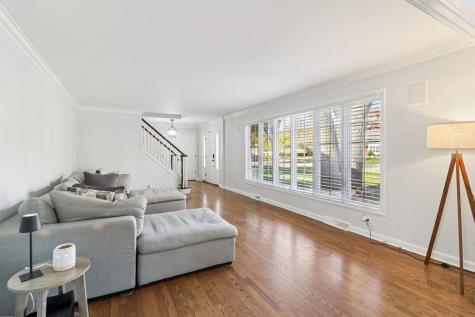1443 Woodhill Drive Northbrook IL 60062