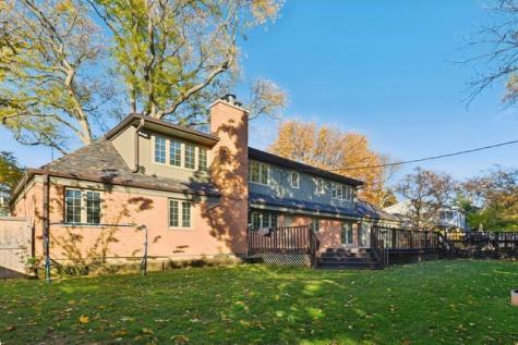 1443 Woodhill Drive Northbrook IL 60062