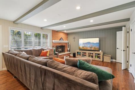 1443 Woodhill Drive Northbrook IL 60062