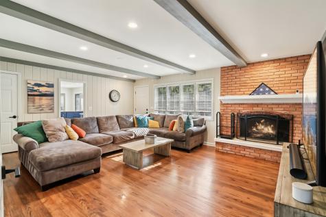 1443 Woodhill Drive Northbrook IL 60062
