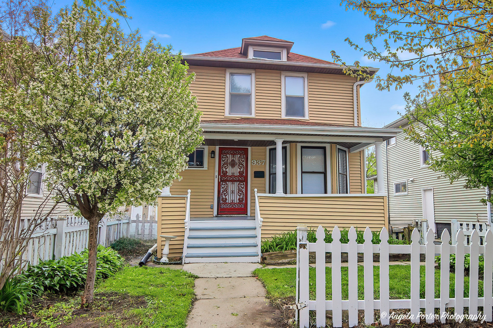 937 North County Street Waukegan IL 60085