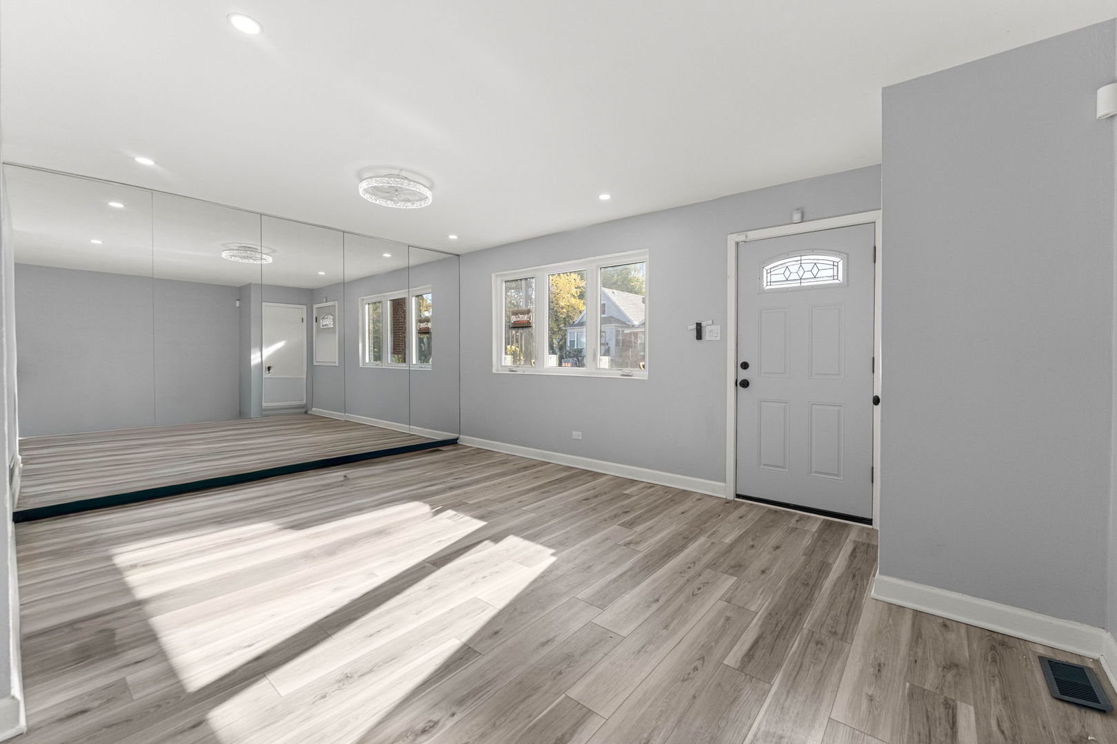 726 East 89th Place Chicago IL 60619