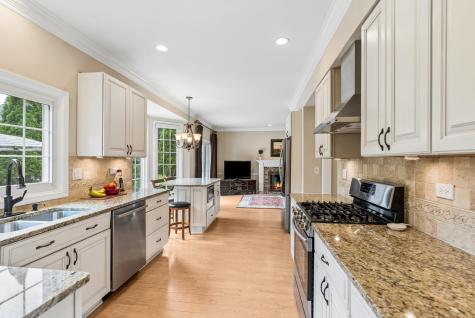 687 Rose Lane Bartlett IL 60103