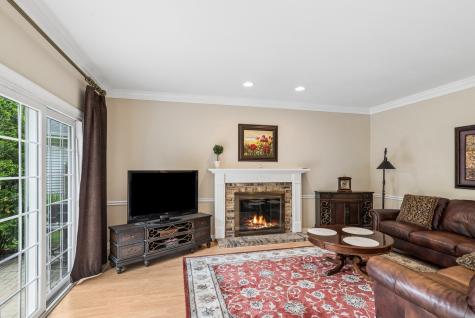 687 Rose Lane Bartlett IL 60103