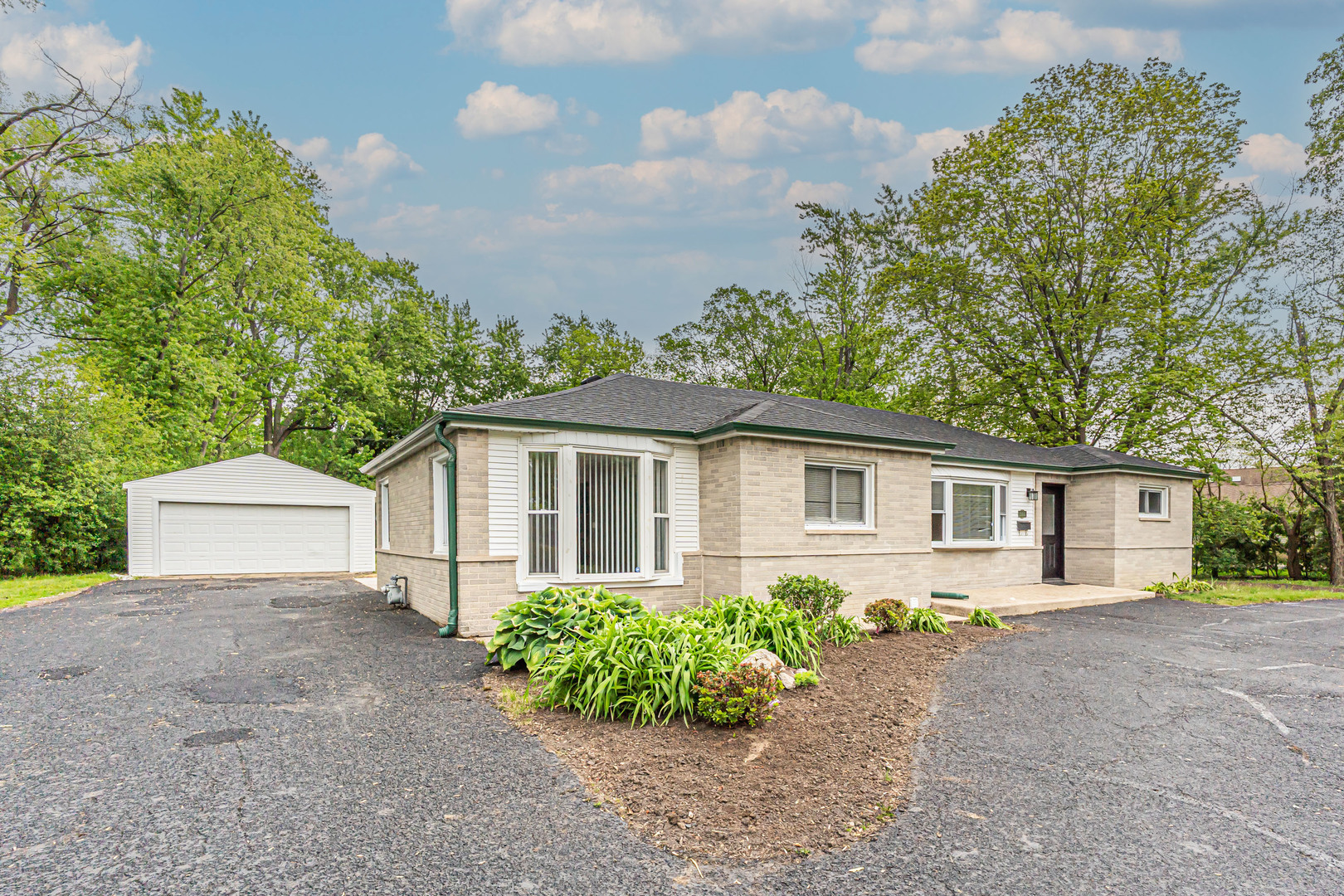 1055 North Bluebonnet Lane Hoffman Estates IL 60169
