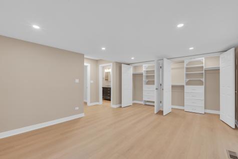 1055 North Bluebonnet Lane Hoffman Estates IL 60169