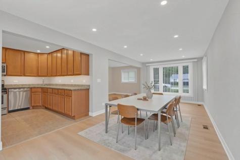 1055 North Bluebonnet Lane Hoffman Estates IL 60169