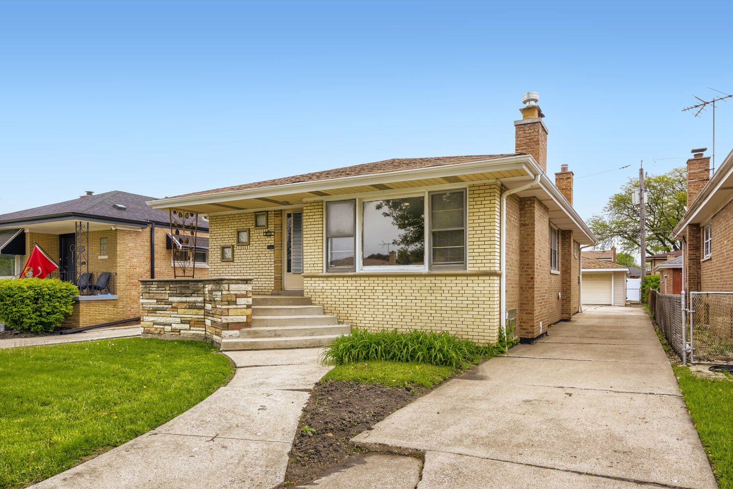 8531 South Tripp Avenue Chicago IL 60652
