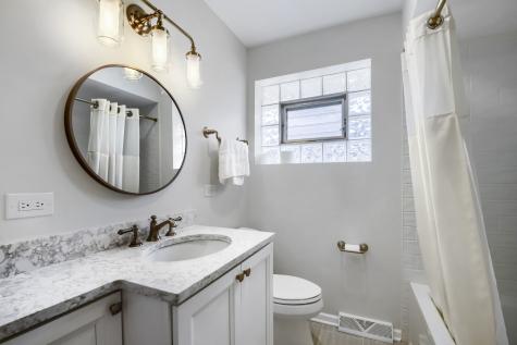 8531 South Tripp Avenue Chicago IL 60652