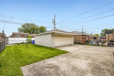 8531 South Tripp Avenue Chicago IL 60652