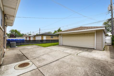 8531 South Tripp Avenue Chicago IL 60652