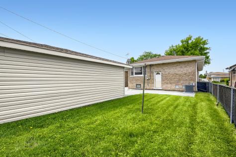 8531 South Tripp Avenue Chicago IL 60652