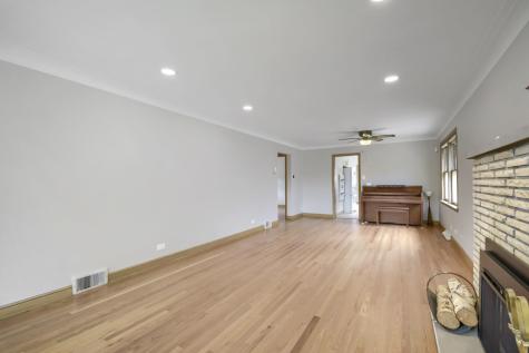 8531 South Tripp Avenue Chicago IL 60652