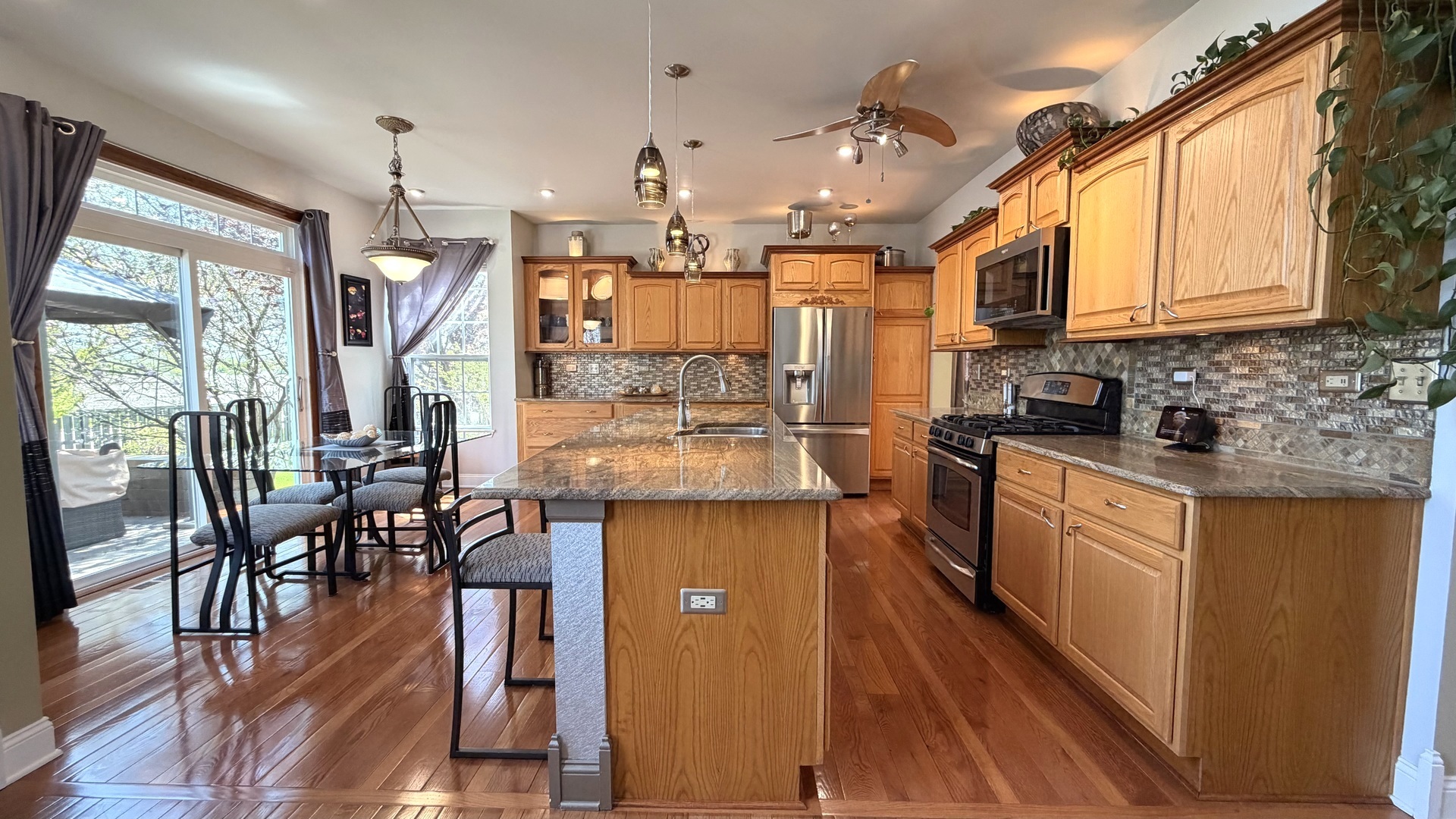6 Glenview Court Bolingbrook IL 60490