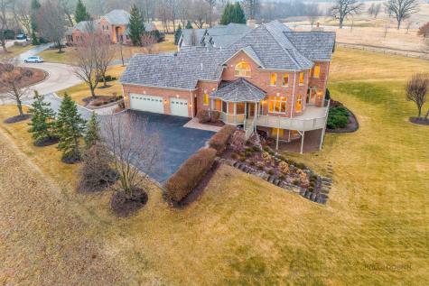 1611 Burr Oak Drive Libertyville IL 60048