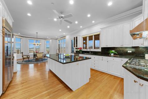 1611 Burr Oak Drive Libertyville IL 60048