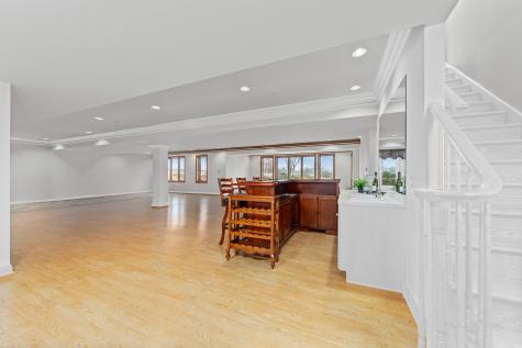 1611 Burr Oak Drive Libertyville IL 60048