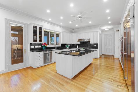1611 Burr Oak Drive Libertyville IL 60048