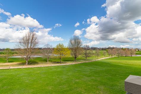 1611 Burr Oak Drive Libertyville IL 60048