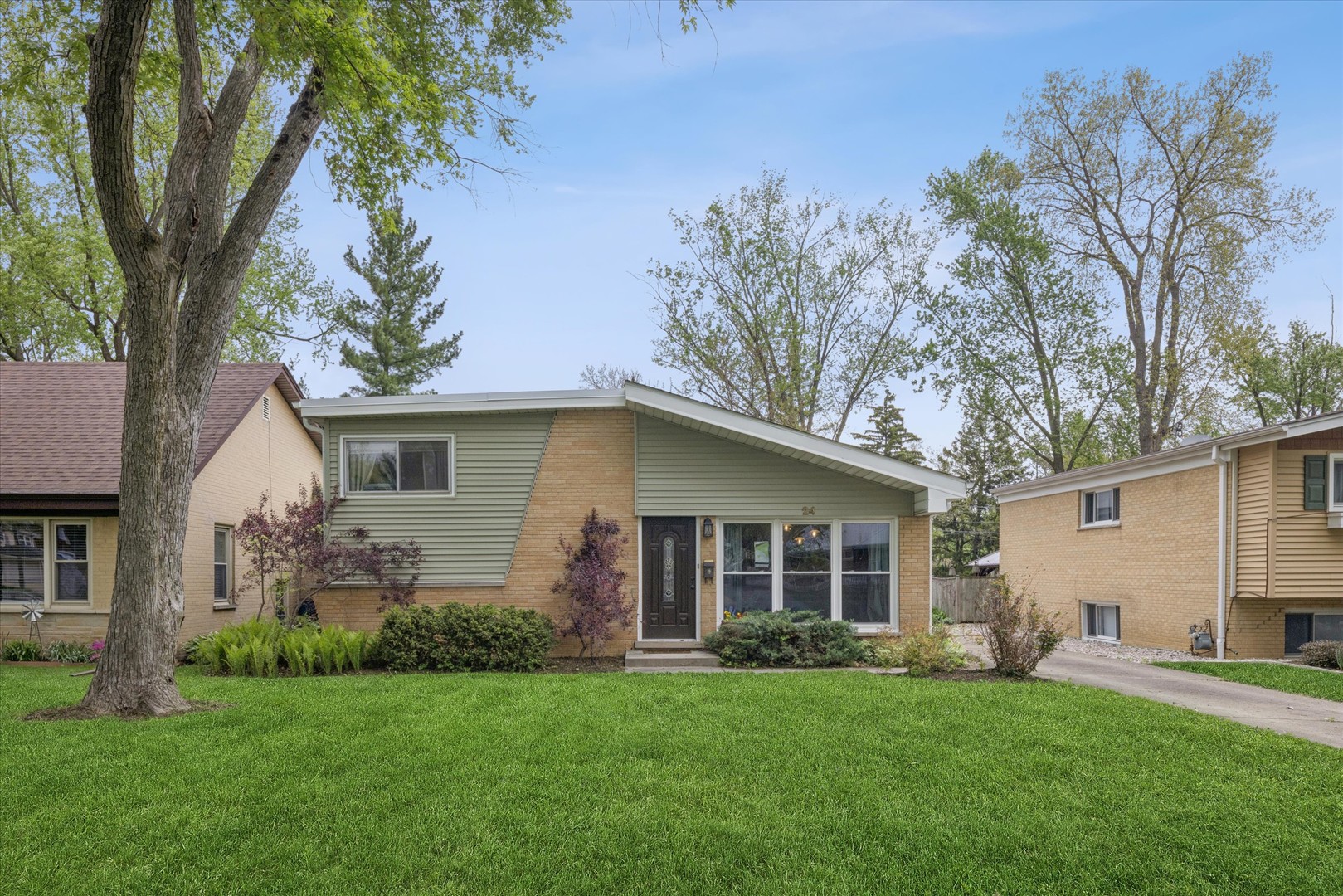 24 East Congress Street Villa Park IL 60181