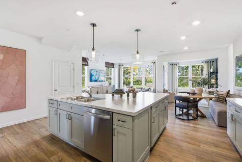 1996 Leiter Way Hoffman Estates IL 60169