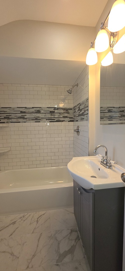 10118 South Luella Avenue Chicago IL 60617