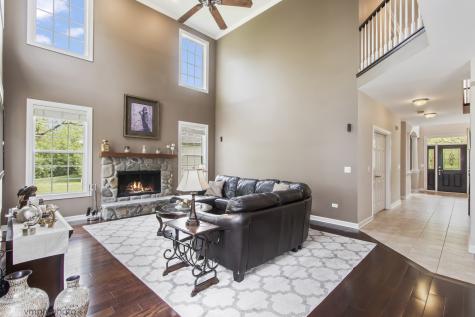 224 Red Oak Court Island Lake IL 60042