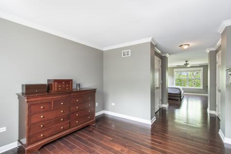 224 Red Oak Court Island Lake IL 60042