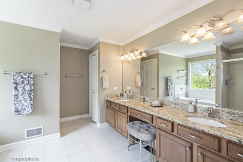 224 Red Oak Court Island Lake IL 60042