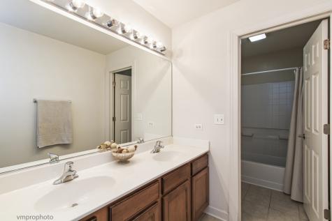 224 Red Oak Court Island Lake IL 60042