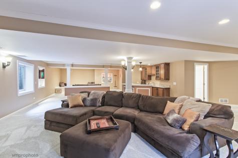 224 Red Oak Court Island Lake IL 60042