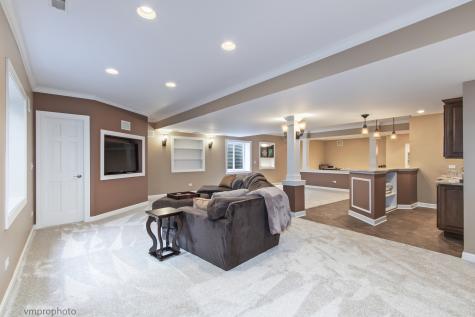 224 Red Oak Court Island Lake IL 60042