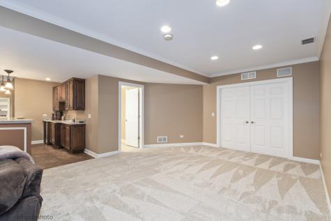 224 Red Oak Court Island Lake IL 60042