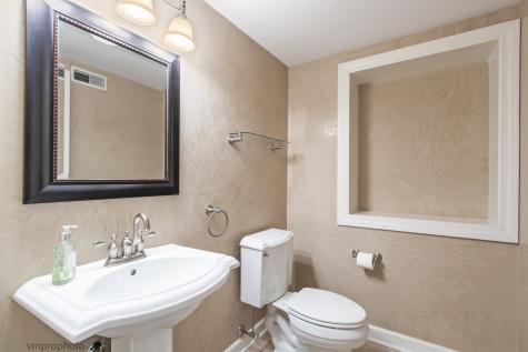 224 Red Oak Court Island Lake IL 60042