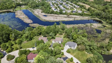 224 Red Oak Court Island Lake IL 60042