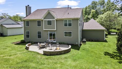 224 Red Oak Court Island Lake IL 60042