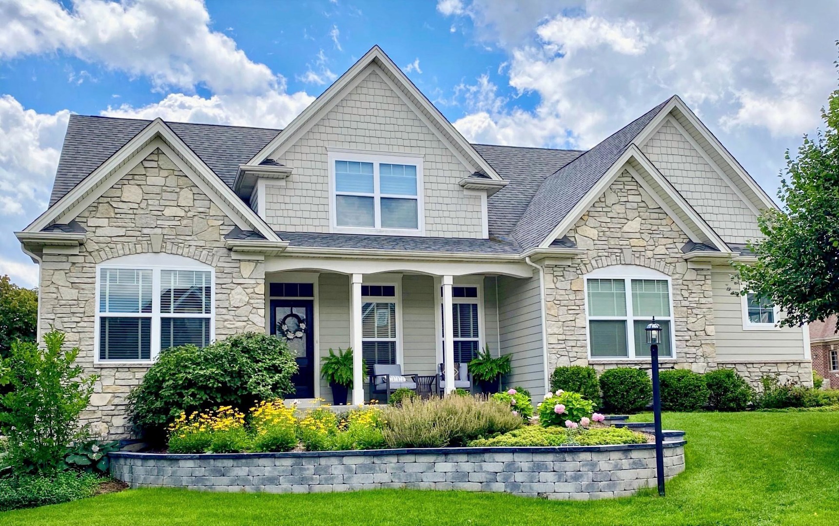 2061 Windham Circle Wheaton IL 60187