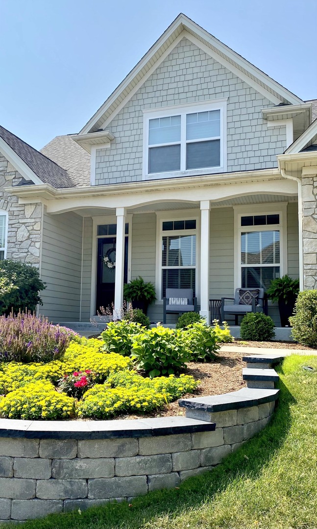 2061 Windham Circle Wheaton IL 60187
