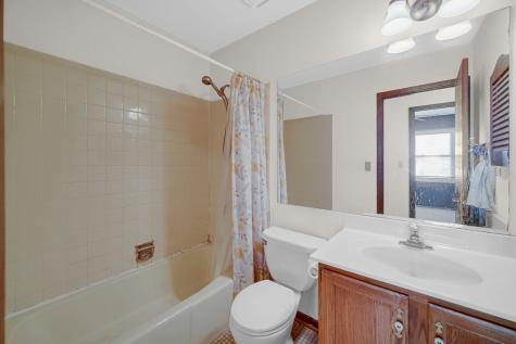 1818 Hawk Lane Elk Grove Village IL 60007