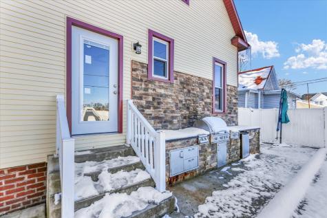 202 East Daggy Street Tuscola IL 61953