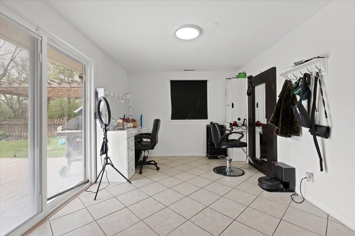 1923 Warwick Lane Schaumburg IL 60193