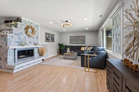 1923 Warwick Lane Schaumburg IL 60193