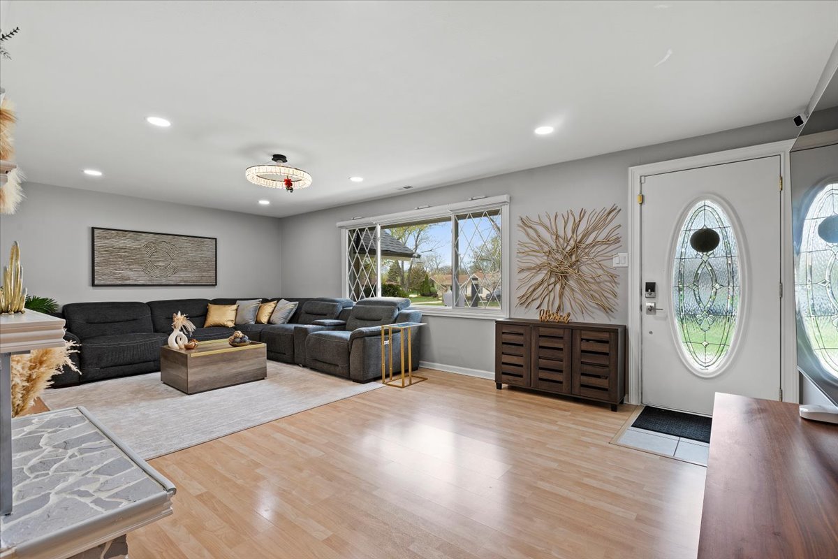 1923 Warwick Lane Schaumburg IL 60193