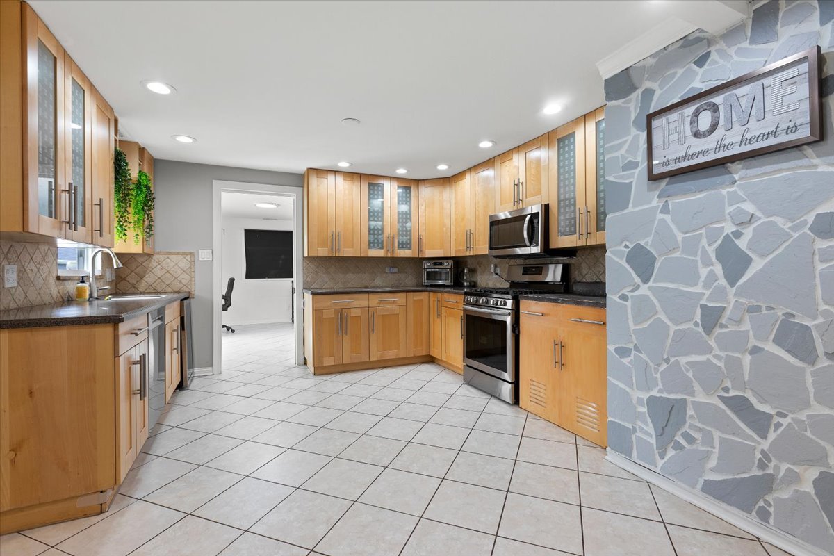 1923 Warwick Lane Schaumburg IL 60193