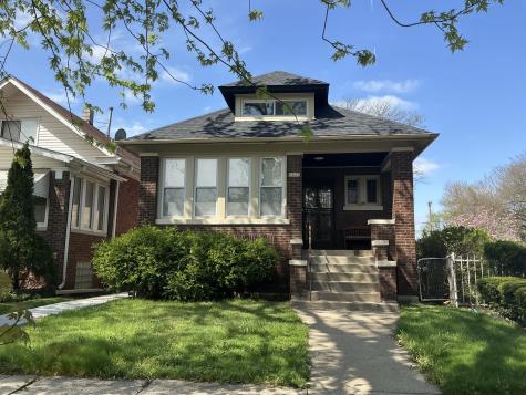 8042 South Bennett Avenue Chicago IL 60617