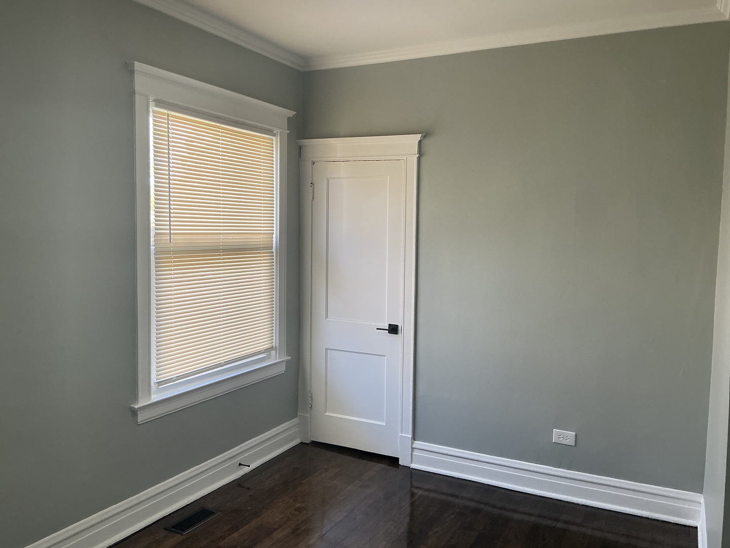 8042 South Bennett Avenue Chicago IL 60617