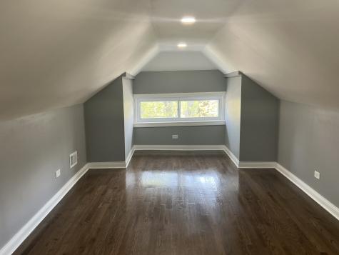 8042 South Bennett Avenue Chicago IL 60617
